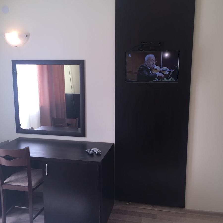 Хотел "Божур" Mineralni Bani Eksteriør billede